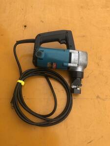 makita マキタ ニブラ 100V 軟銅板 3.2mm ステンレス 2.5mm 電動工具 コード式 切断機 JN3200 中古品