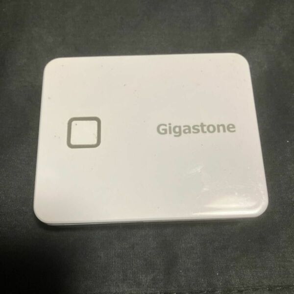 Gigastone R03W002A White Wi-Fi SDカードリーダー