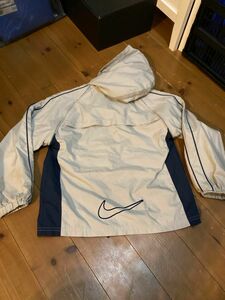 ナイキ NIKE ウィンドブレーカー 袖取り外しできます！