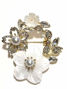 Shell Brooch 922