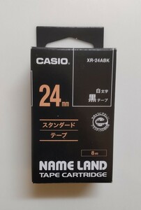 ０【未開封・未使用】CASIO ネームランドテープ 24㎜黒テープに白文字１個