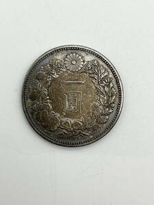 65769 1円スタート 1円銀貨 一圓銀貨 明治17年 竜 直径約38.47mm 重量約26.9g 比重約10.29 古銭