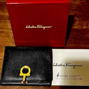 本日値下げ中！正規品 フェラガモ ガンチーニ 折り財布 サフィアーノ 黒　Salvatore Ferragamo