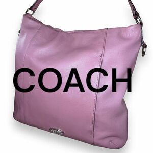 美品　目を惹くピンク　COACH　コーチ　ショルダーバッグ　肩掛け　A4可