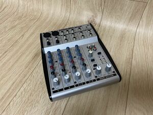 Используется Behringer Eurorack UB802 Операция микшера.