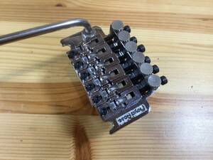 レア！80's フェルナンデスOEM製作　Floyd Rose FRT－4(Cr）フロイド　ローズ！ロックナット、セット。