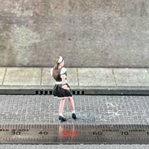 【KS-074】1/64 スケール メイドコスプレの女性 フィギュア ミニチュア ジオラマ ミニカー トミカ_画像3