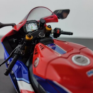 プラモデル 完成品 CBR1000RR-R ホンダ タミヤ製 1/12の画像4