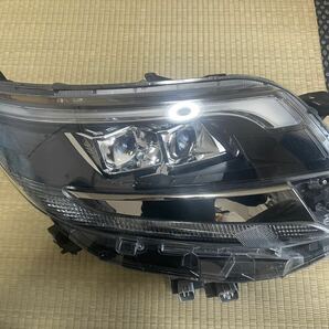 ノア 後期 右側 LED ヘッドライト Si 内側スモークメッキ 打刻B ZRR80 ZWR80の画像1