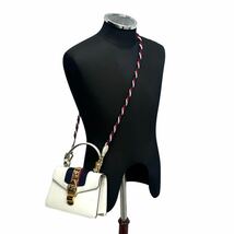 高級 GUCCI グッチ シルヴィ ウェブライン ゴールド チェーン バックル レザー 2way ミニ ショルダーバッグ 470270_画像3