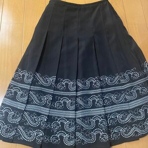 刺繍スカート