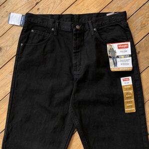 新品 Wrangler ラングラー ブラック デニム パンツ W34 L34 リラックスフィット ストレート カジュアル 古着 タグ付き未使用品 P1366の画像1