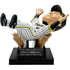 岡田監督 胴上げ フィギュア フィギア 阪神 タイガース 優勝記念 非売品 ボブルヘッドの画像1