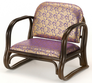 仏前金襴クッション座椅子 ロータイプ 座面高23センチ 紫色生地 ダークブラウンフレーム 籐座椅子 S-130B