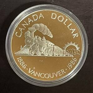 1986年カナダバンクーバー創設100周年とカナダ横断列車のバンクーバー到着を記念して発行された1ドル銀貨記念コイン の画像2
