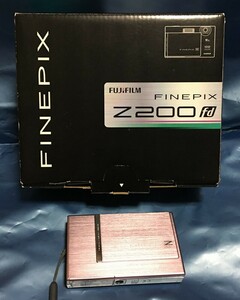 ■FUJIFILM 小型デジカメ「FINEPIX Z200fd」1000万画素 光学5倍ズーム 薄さ20mm 本体重量150g ピンク■