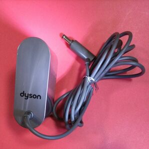 ★ dyson ダイソン コードレスクリーナー用 ACアダプター（26.10V 780mA）純正品 205720―04