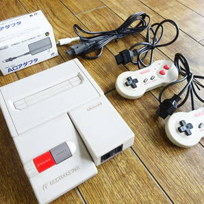 ◆ 任天堂 Nintendo ニューファミコン 本体 HVC-101 / コントローラー 純正ACアダプタ 黄白コード付き 通電確認のみ ジャンクで ◆の画像2