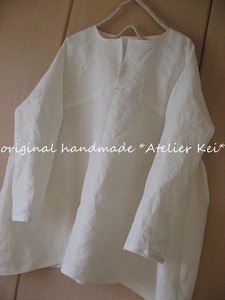 * hand made * cream color linen key neck tuck Hem pull over 