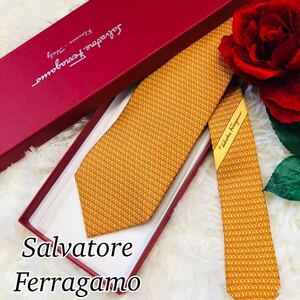 SalvatoreFerragamo サルヴァトーレフェラガモ メンズ 男性 紳士 ネクタイ ブランドネクタイ 総柄 オレンジ 橙 新品 未使用 剣先 9.5cm