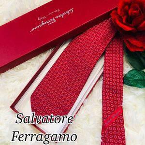 Salvatore Ferragamo サルヴァトーレ フェラガモ メンズ 男性 紳士 ネクタイ ブランドネクタイ ドット柄 赤 美品 未使用に近い 剣先 9.2cm