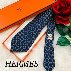 HERMES エルメス メンズ 男性 紳士 ネクタイ ブランドネクタイ 総柄 ネイビー 紺色 紺 定番カラー 人気 結婚式 ビジネス 剣先 9.7