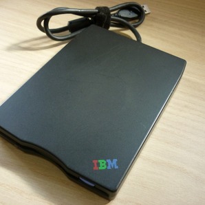 IBM External USB Floppy Disk Drive フロッピーディスクドライブ 05K9283 3モードの画像1