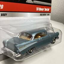 チェイス！☆ホットウィール☆ '57 シェビー　ベルエア　イニシャル付き　LARRY’S GARAGE Hot Wheels _画像4