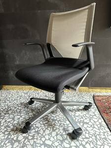 オフィスチェア　ウィルクハーン　モダスオフィスチェア ブラック 椅子 