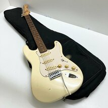 ◆【ジャンク品】Squier by Fender スクワイア フェンダー STARTOCASTER エレキギター 弦楽器 ソフトケース付 現状品 (E2)N/G60415/9/4.6_画像1