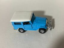 FJ40V トヨタ ランドクルーザー 分解 Tリミテッド車輪付 平坦屋根に交換? 縮尺1/60 中国製トミカNo.2 同梱本日終了分.木曜迄お支払い厳守_画像6