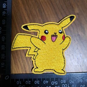 ポケモン　ピカチュウ　アイロン　刺繍　ワッペン　ハンドメイド　アップリケ