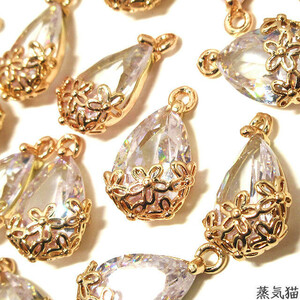 c2778 しずくフラワージルコニアチャーム ゴールド4個【雫 花 ピアス イヤリング ハンドメイド用アクセサリーパーツ素材】蒸気猫パーツ