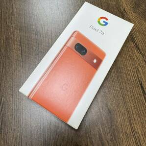 【中古美品】Google Pixel 7a Coral 128 GB 純正ケース付きの画像1