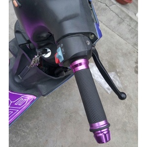 送料無料 アルミ合金 バイク用 ハンドルグリップ パープル 左右セット バイクグリップ スクーター カスタム アルミ 原付 汎用 グリップ 紫の画像4
