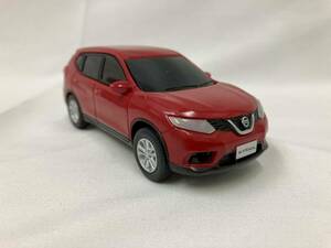 10429 非売品　日産エクストレイル X-TRAIL 車と人を見つけて止まるミニカー