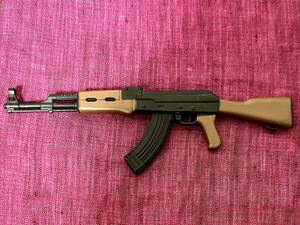 ◆送料込み◆美品 ◆アサルト ライフル AK47◆