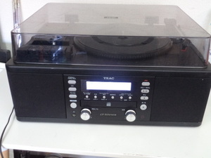 TEAC ターンテーブル/カセットプレーヤー付CDレコーダー LP-R550USB LPプレーヤー/CDプレーヤー/カセットデッキ　再生OK