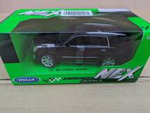 キャデラック エスカレード WELLY NEX 黒 箱破れ 台座 歪み 1/27 1/24位 Cadillac ESCALADE 2017 ミニカー モデルカー_画像3