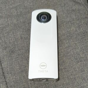 全天球カメラ RICOH THETA　（240）