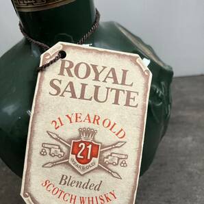 CHIVAS ROYAL SALUTE 21 YEAR OLD Blended SCOTCH WHISKY 陶器 緑 700ml 40度 未開栓 長期自宅保管品 液面低下等の可能性有 現状お渡しの画像4