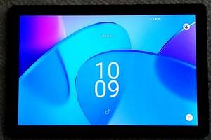 中古美品動作品SMART LIFE WITHIN REACH MB1001 タブレット Android13/ストレ－32GB/Wi-Fiモデル/シルバ－ 