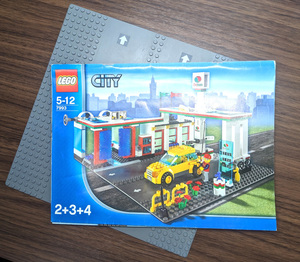 LEGO City 7993 gasoline stand 