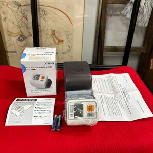 新品　手首式血圧計 HEM-6111 オムロンデジタル自動血圧計　OMRON