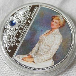 イギリス 王室 ダイアナ妃 記念銀メダル コレクションコイン ②ポートレイト 24KGP 1oz 石付き 銀貨 チャールズ 英国 ロイヤルファミリーの画像3