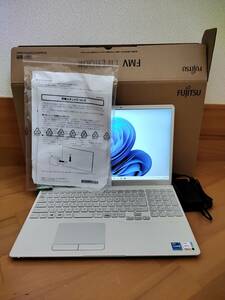 【美品】富士通 FMV LIFEBOOK TH77/E3 FMVT77E3WB i7-1165G7/メモリ 8GB/SSD 512GB/Win11/15.6型 フルHD 光沢/office付 20年11月製