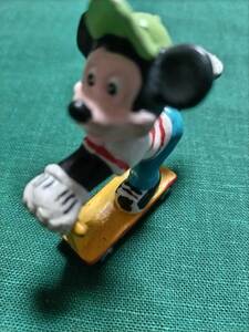 ディズニー　ミッキーマウス　ローラーボード