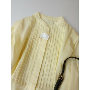 新品 Aunt Marie's アントマリーズ「ほらっ！色を着るっていい！」ピンタック バンドカラー 長袖 シャツ ブラウス イエロー 黄色(29S+8795)の画像2