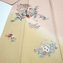 ●勝又●S９３．訪問着　細かい蘇州刺繍　手刺繍　正絹　地紙　鏡裏文　四季の花々　Lサイズ　綺麗な訪問着　_画像7