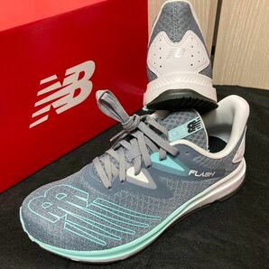 新品25cmニューバランスnewbalanceレディーススニーカーWFLSHBJ6ダイナソフトフラッシュグレーグリーンランニング